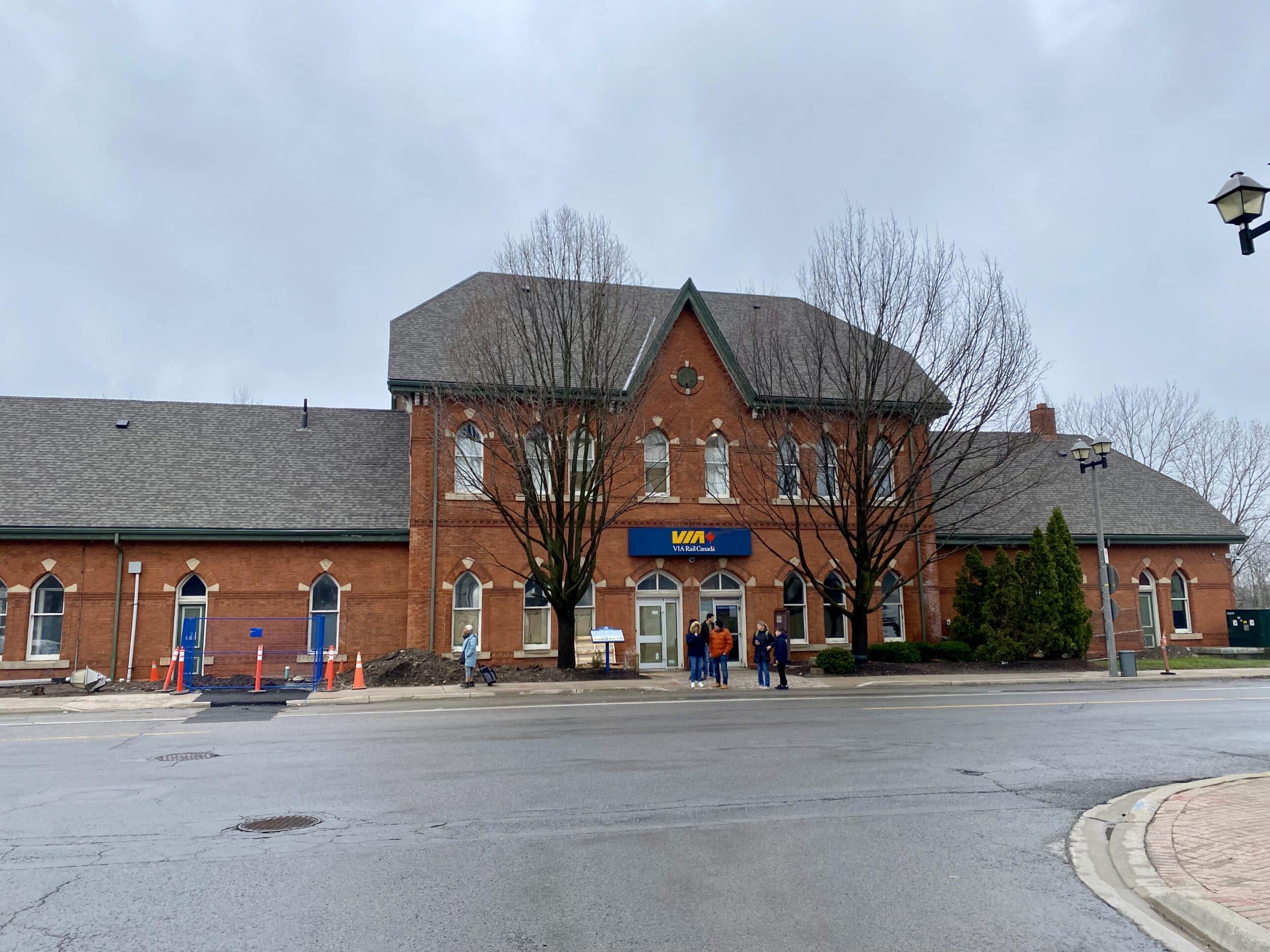 Niagara Falls Station (Ontario) entrance