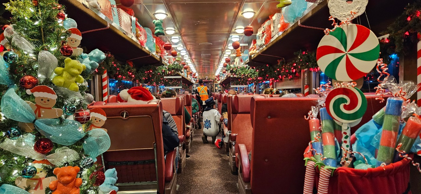 The Best Canadian Christmas Trains to ride with your family this holiday season