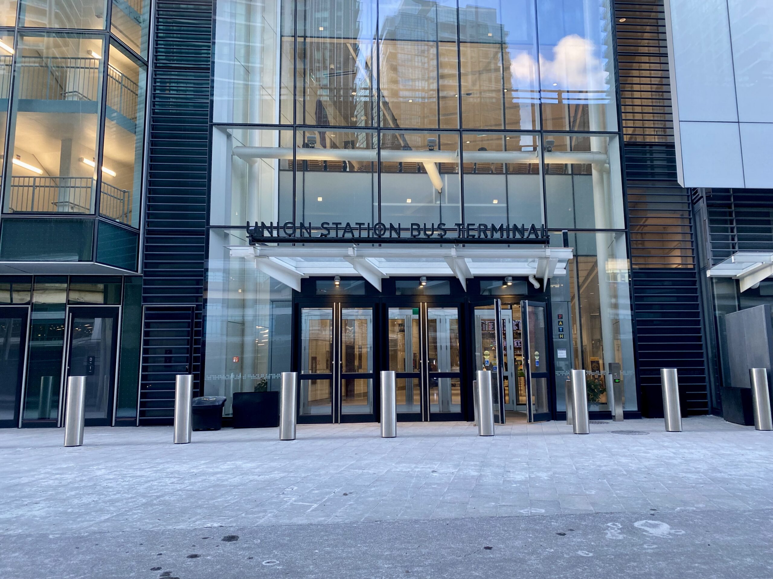 toronto-union-station-bus-terminal-entrance